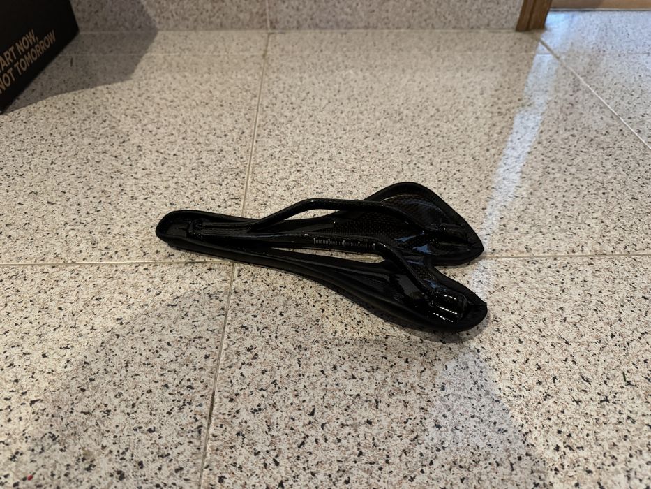 Selim para bicicleta em Carbono