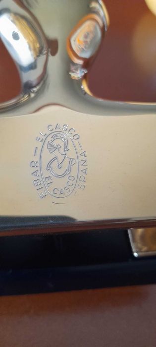 Agrafador e furador de mesa El Casco