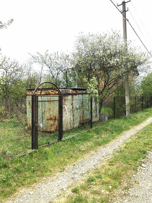 Продається дачна ділянка з фундаментом в гарній локації в Братківцях
