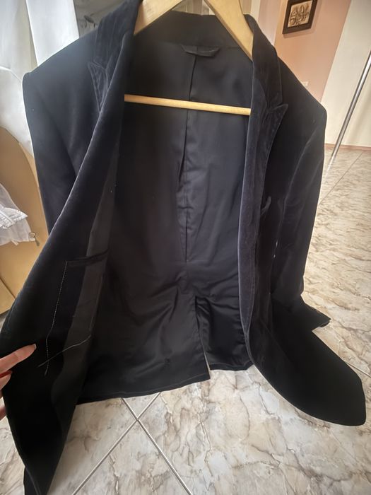 Продам пиджак мужской черный  велюровый в идеальном состоянии