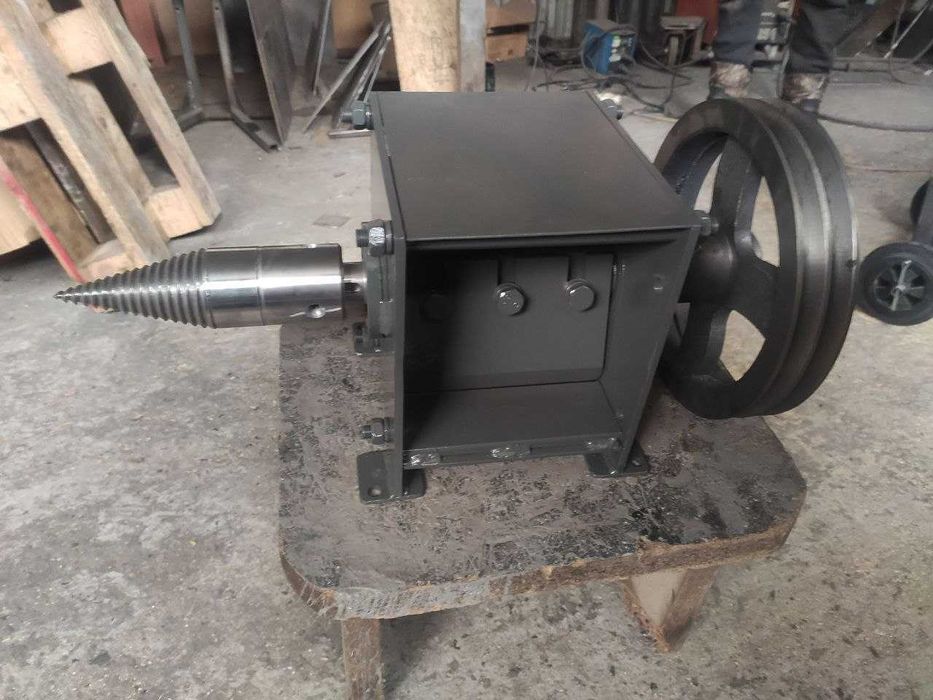 Садовий Подрібнювач гілок з дровоколом та шківом Одновальний щепоріз