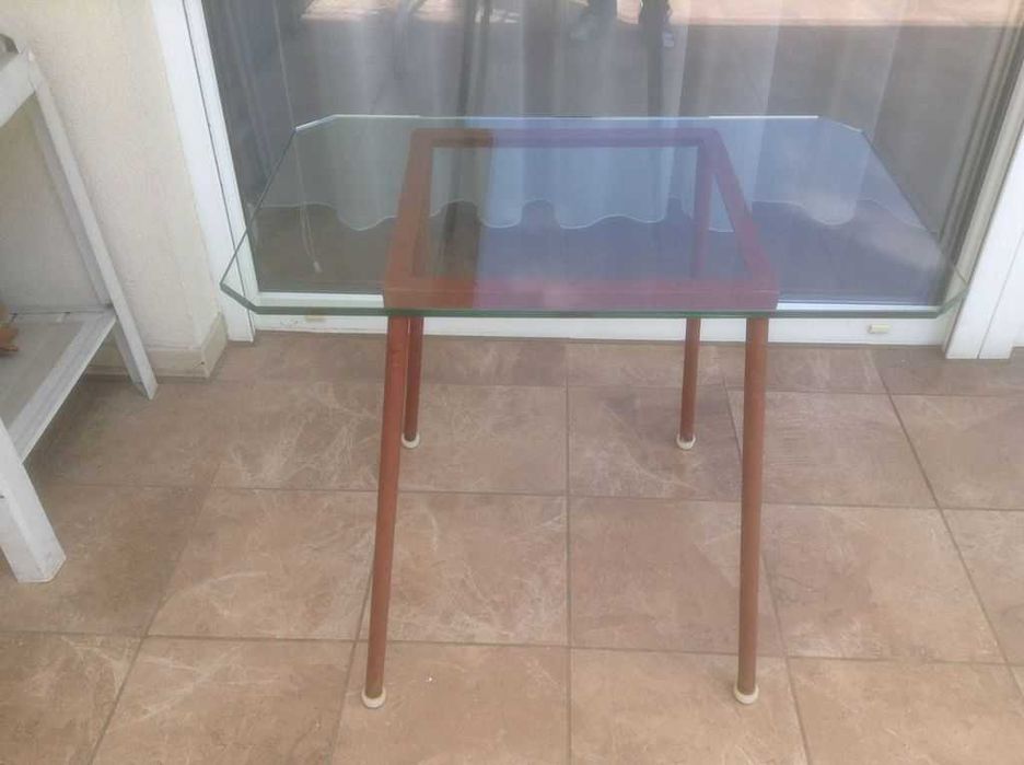 Blat ze szkła hartowanego na stół lub ławę. Wymiar: 74 x 47cm x gr.10mm .