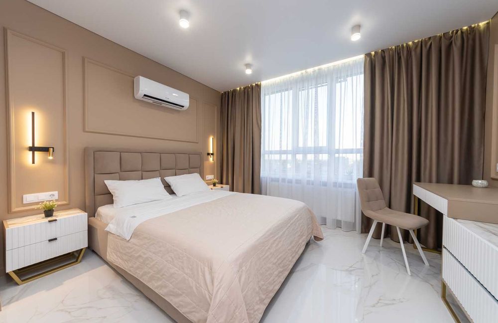 Подобово - люкс-апартаменти з видом на місто, у будинку з Генератором.