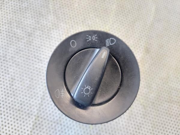 Botão / interruptor de luzes VOLKSWAGEN Golf IV (1J1)