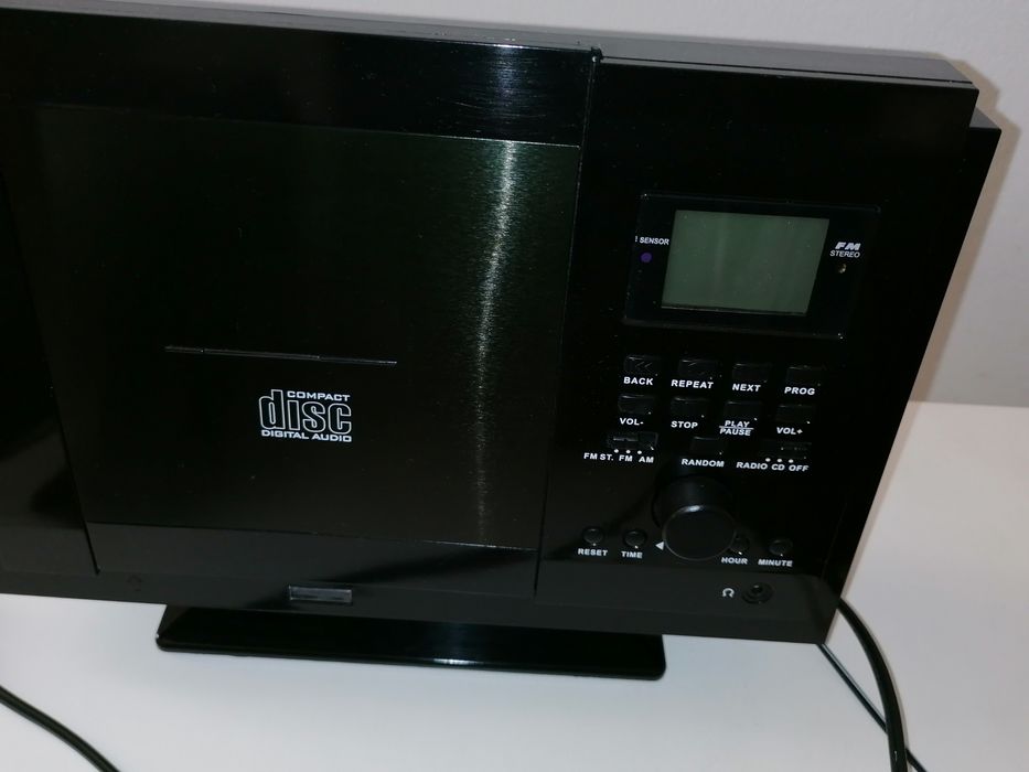 Aparelhagem de Rádio e Leitor de CD – NOVA