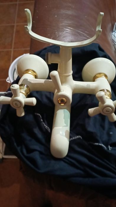 Ora cá está mais uma magnífica misturadora de banheira
