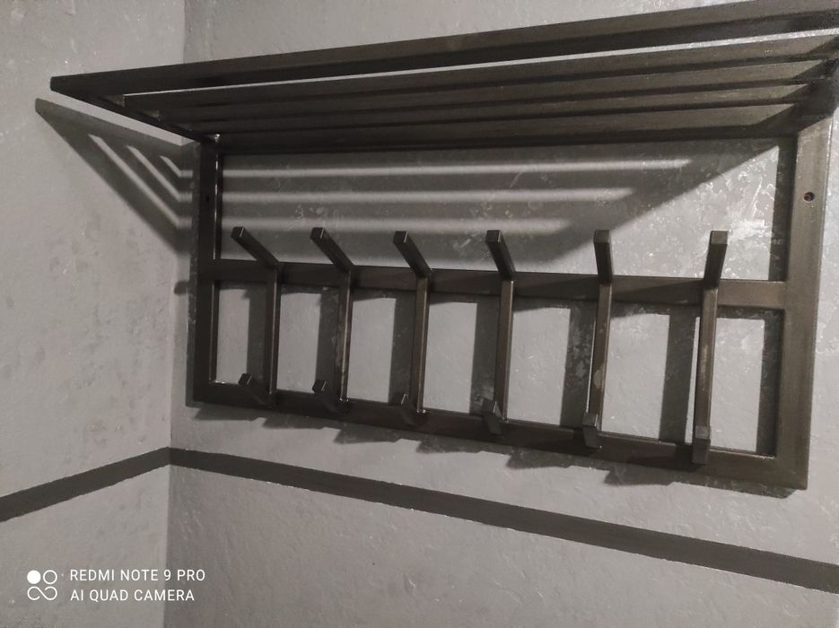 Вішалка для верхнього одягу