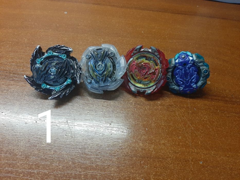 Бэйблэйды с первого по шестой сезон.