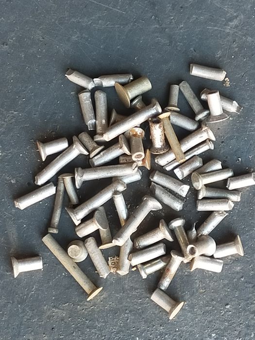 Метизы (гайки , болты, шайбы, саморезы, гроверы, шплинты, гвозди