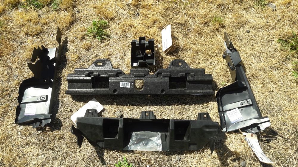 Нижній дефлектор радіатора боковий  Jeep Grand Cherokee 2017-