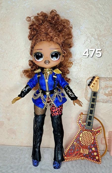 LOL OMG з музикальним інструментом