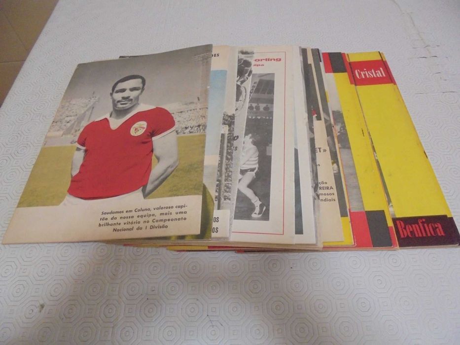 Lote de 22 revistas "O Benfica Ilustrado" anos 50-60 - Rara