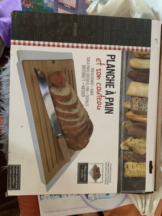 Tábua de madeira para corte de pão