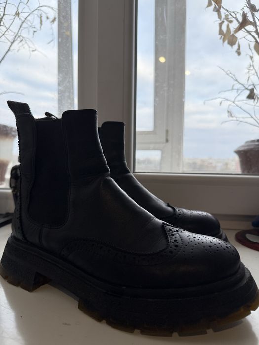 Продам шкіряні челсі 40 р