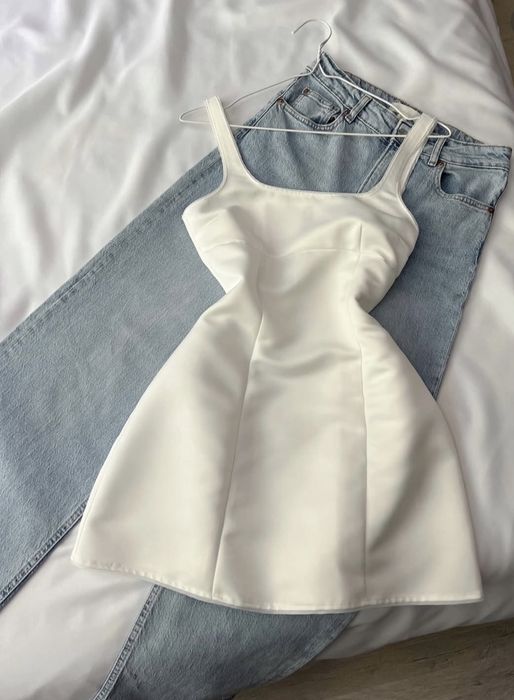 Сукня від H&M яка тримає форму