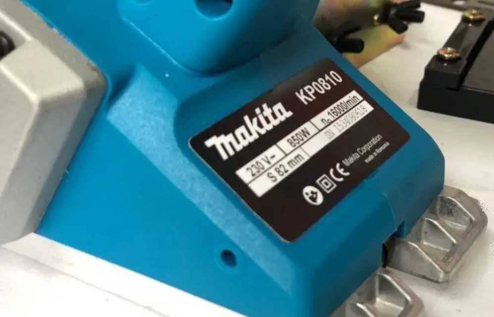 Рубанок Makita KP0810  (1000 Вт)