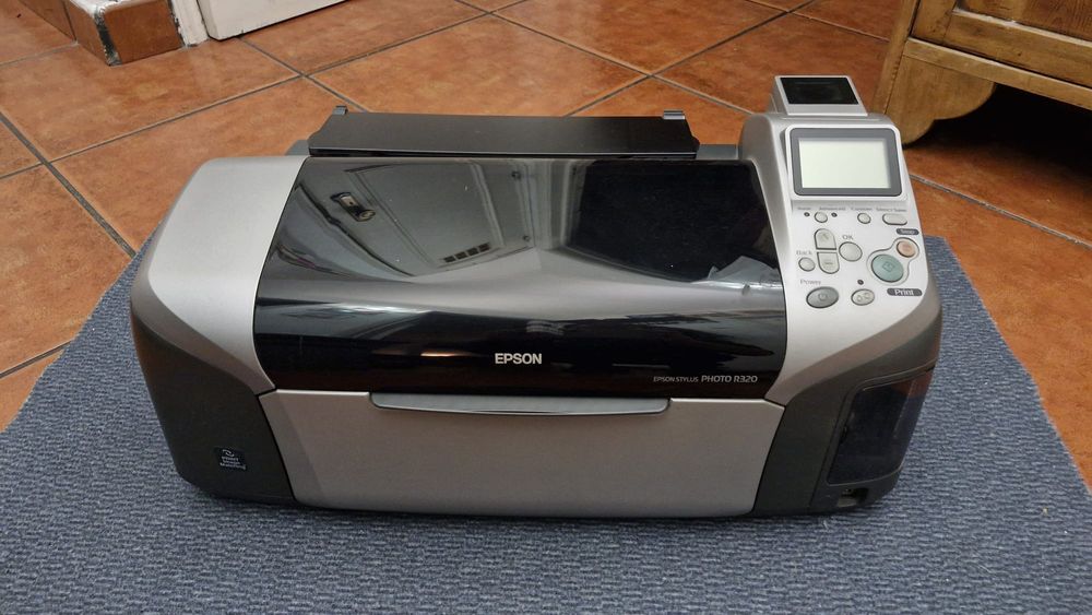 Impressora jato tinta epson modelo  stylus photo r320