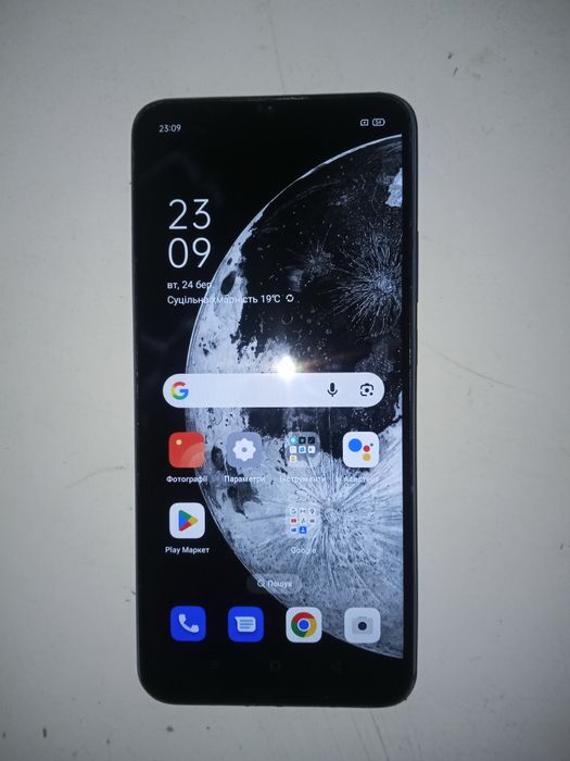 Oppo a15 6.52" IPS HD+ экраном, процессором MediaTek Helio P35, 2/32 Г