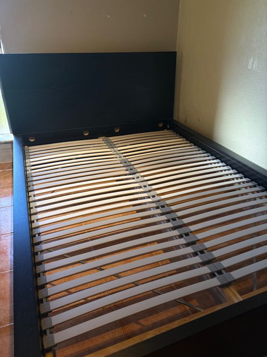 Cama de casal como nova