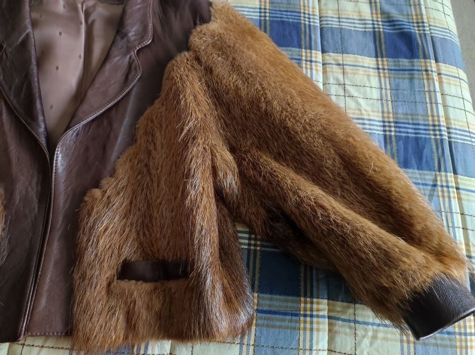 Blusão de pêlo de lontra verdadeir  em tons de castanho e mel. Tamanho