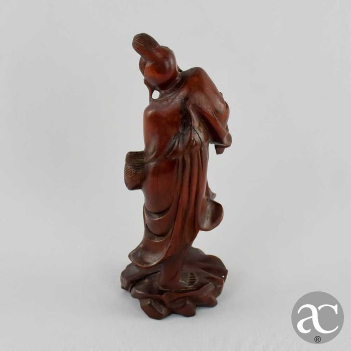 Figura de pescador, China, em madeira exótica