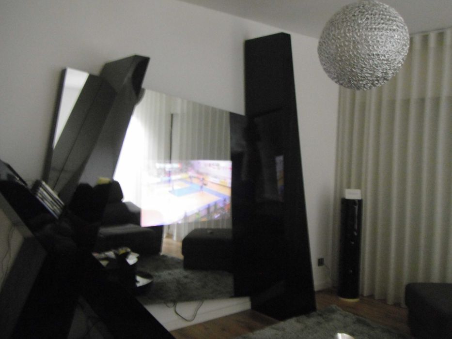 Móvel Futurista para colocar espelho (com TV projetada ou não)