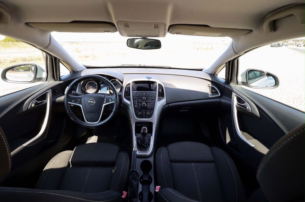 Opel astra em pecável carro de senhora