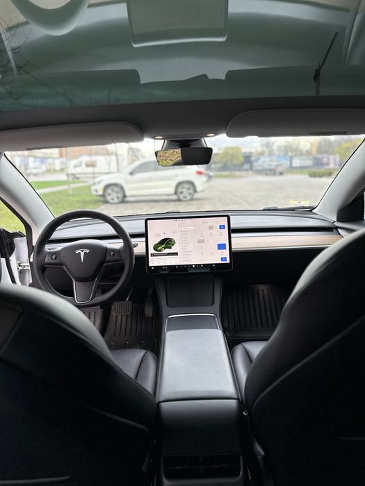 Tesla Model 3 рестайлінг 2021