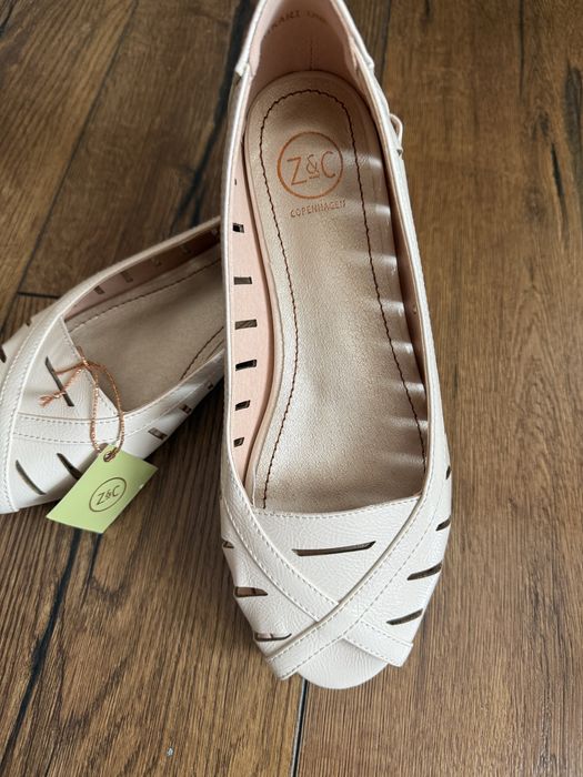 Балетки 39 рр 25 см бежеві