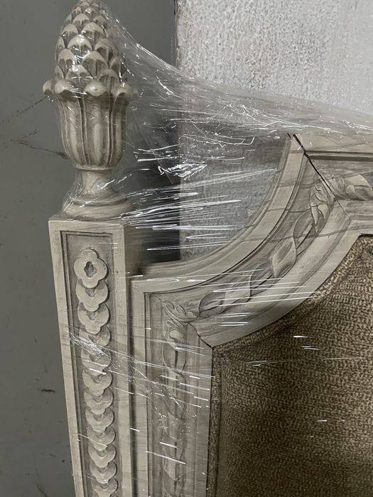 Cabeceira de cama em creme, forrada de novo, 1,50m