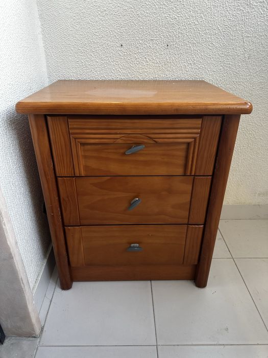 Mesa cabeceira madeira com gavetas