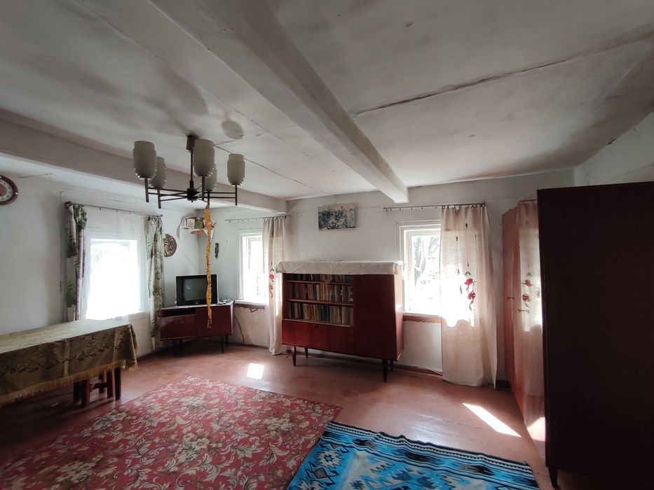 Продам пів будинку та 10 соток землі в Лазарівці