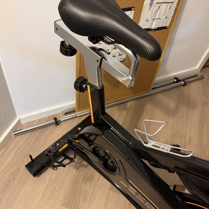 Bicicleta estatica BH S2000 nova, com LCD