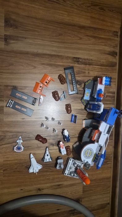 Kosmos stacja kosmiczna kosmonautów pojazdy kosmiczne