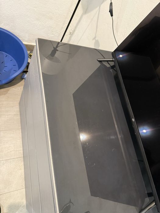 Comoda  3 gavetas Ikea cinza com tanpo em vidro