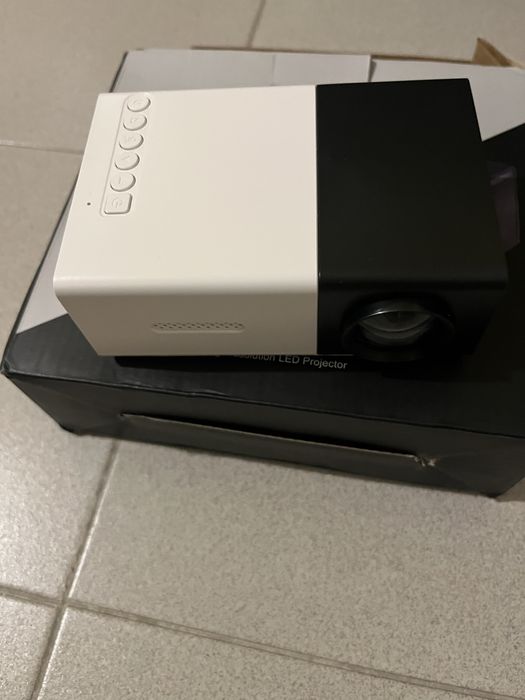 Vendo led projetor novo na caixa.