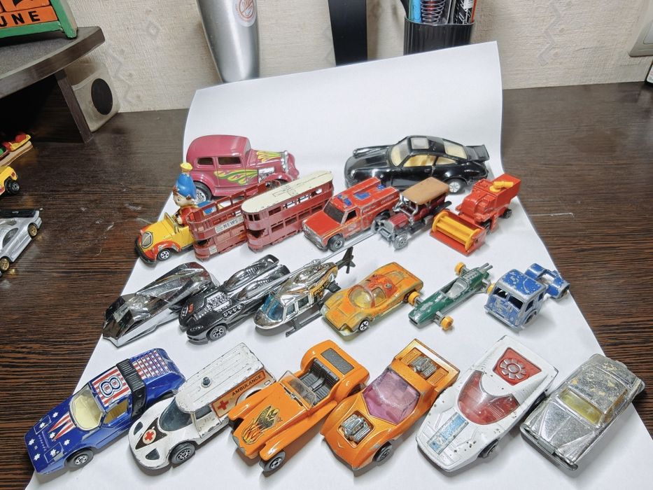 Машинки модели hot wheels matchbox majorette ertl