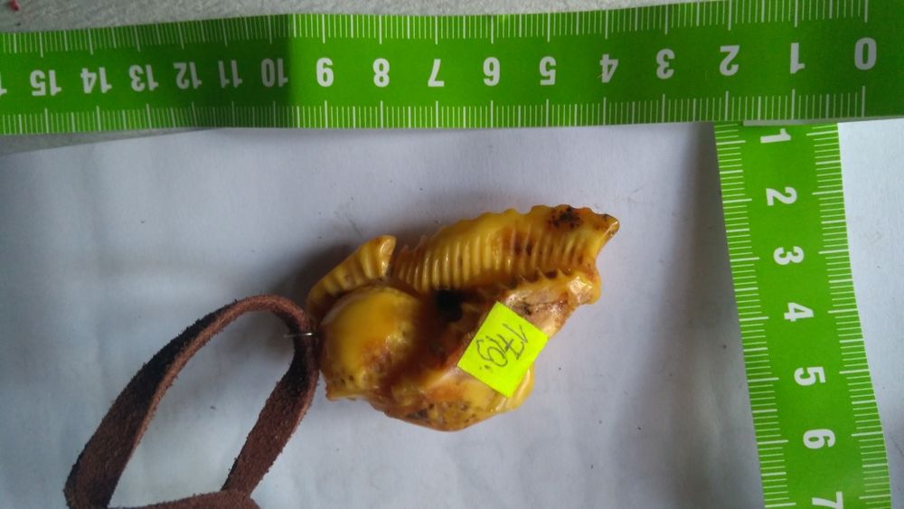 Bursztyn ozdobny wisiorek