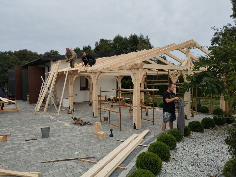 Konstrukcja Wiata na auta carport zdobiona lub gładka