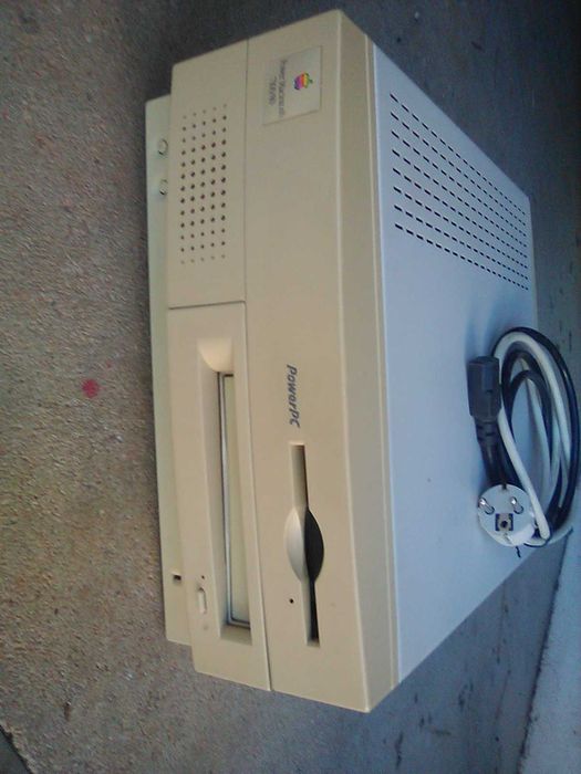 Macintosh Power PC 7100/80, usado