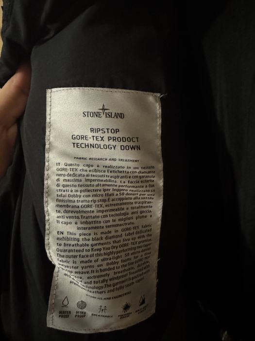 Продам жилет Stone Island