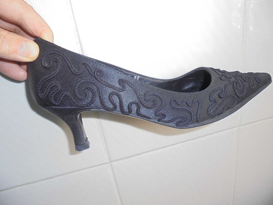 sapatos de mulher cor pretos