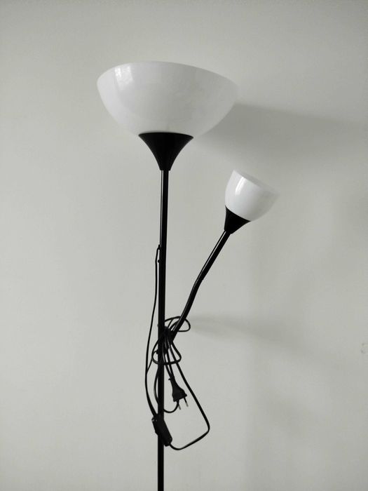 Czarna lampa podłogowa Stojąca prosta na 2 żarówki 176cm Ikea