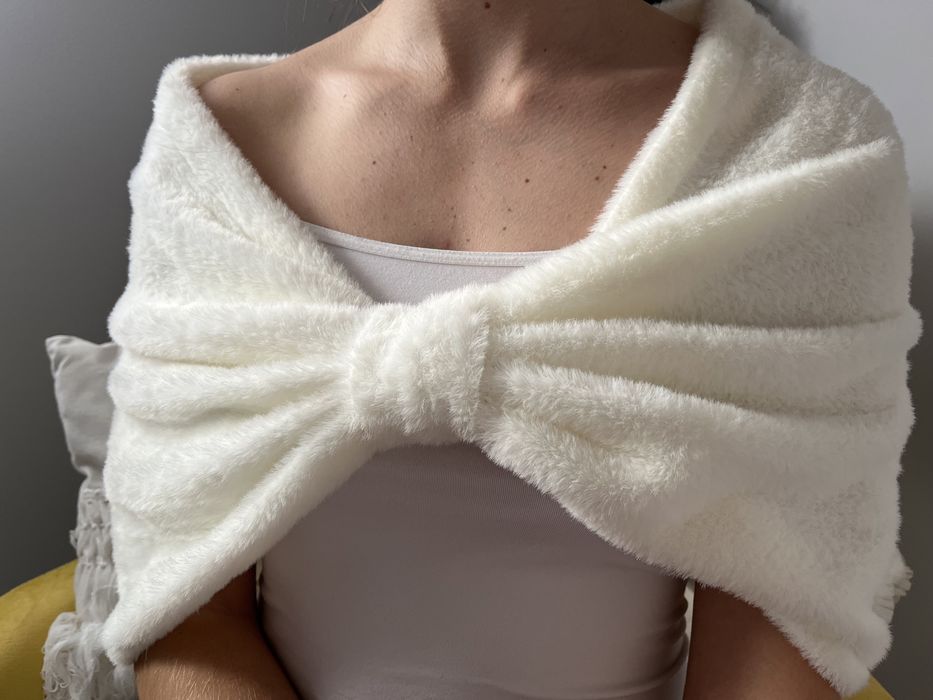 Etola ślubna z kaszmiru ze ściąganymi rękawami