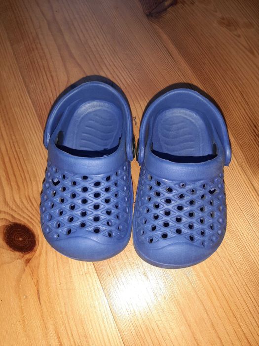 Buciki kapcie chodaki 19