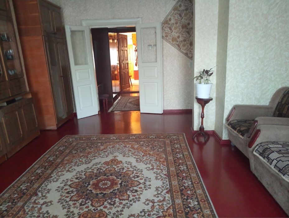 Продам часину будинка в центрі Зміїва