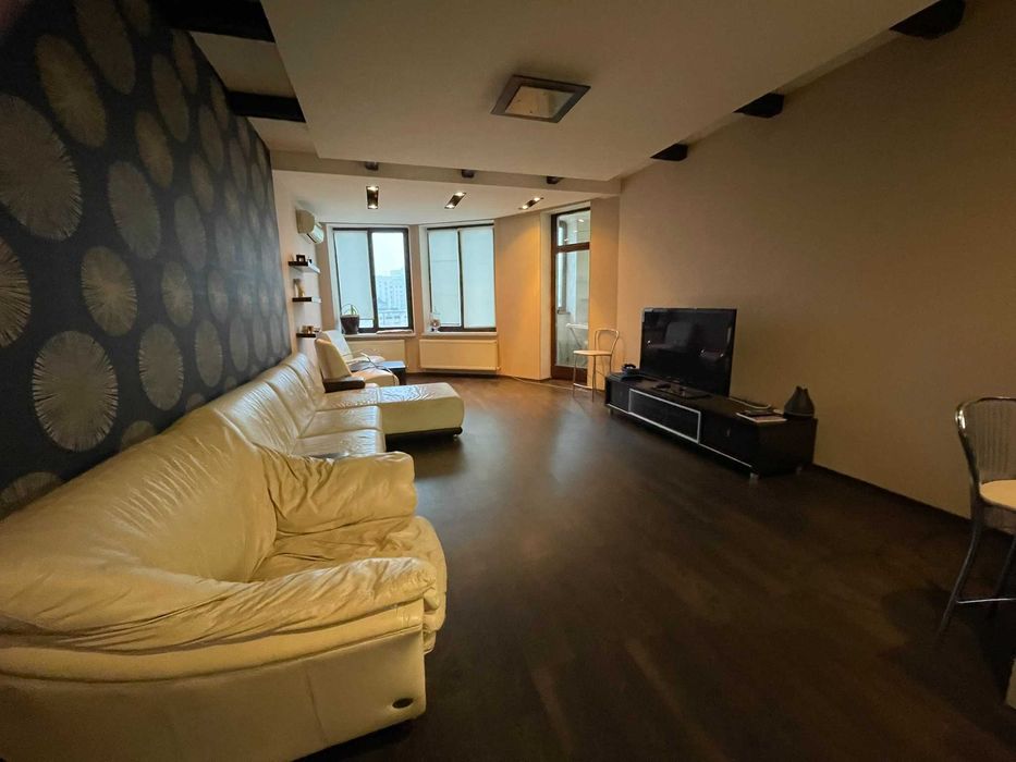 Большая семейная квартира 130м 6 этаж. Теплый дом, парковка во дворе.