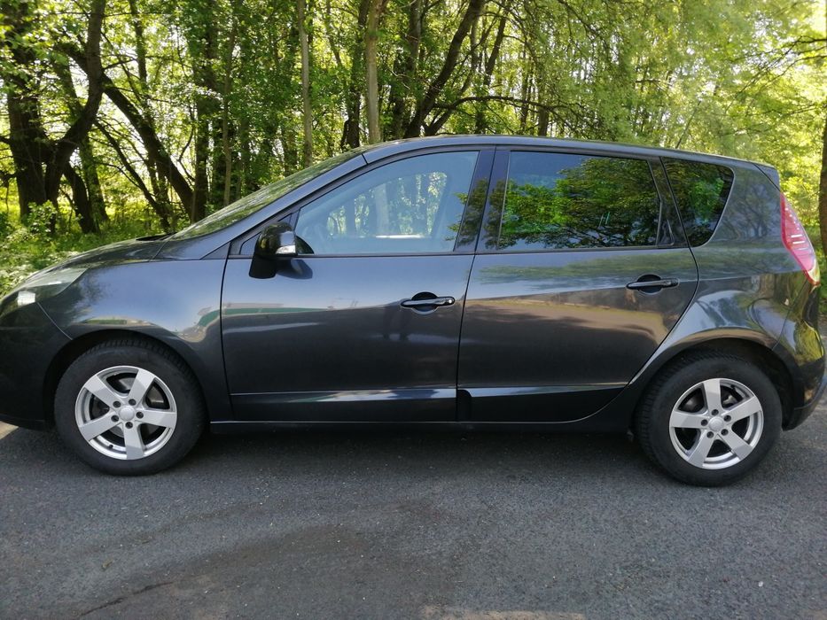 Sprzedaż samochodu renault scenic 3