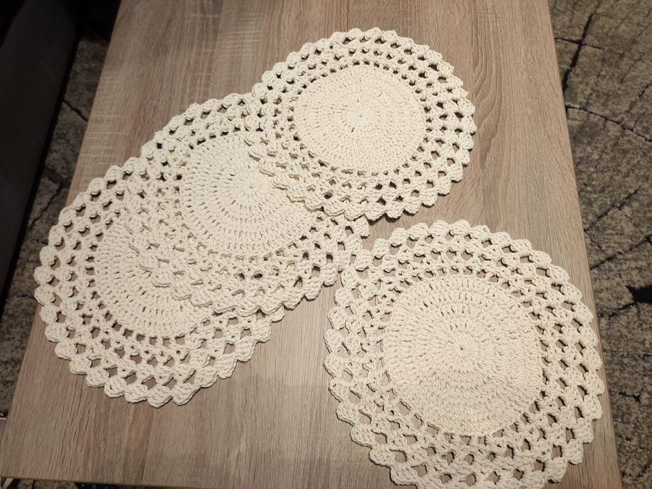 Ręcznie robione bieżniki, podkładki, serwety