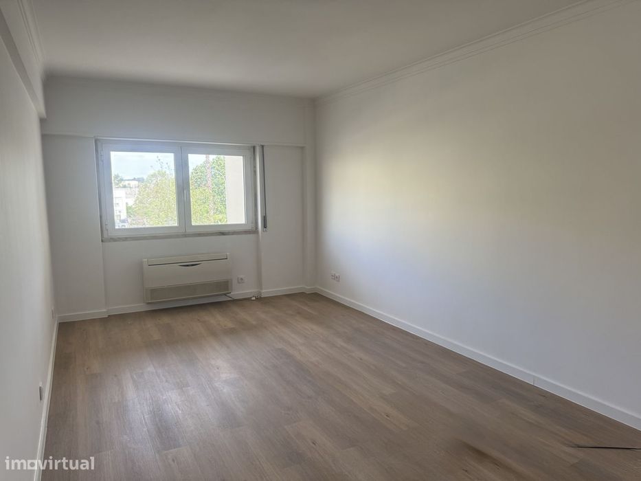 Apartamento T3 no Borel Renovado e Pronto a Habitar: Descubra o Seu R